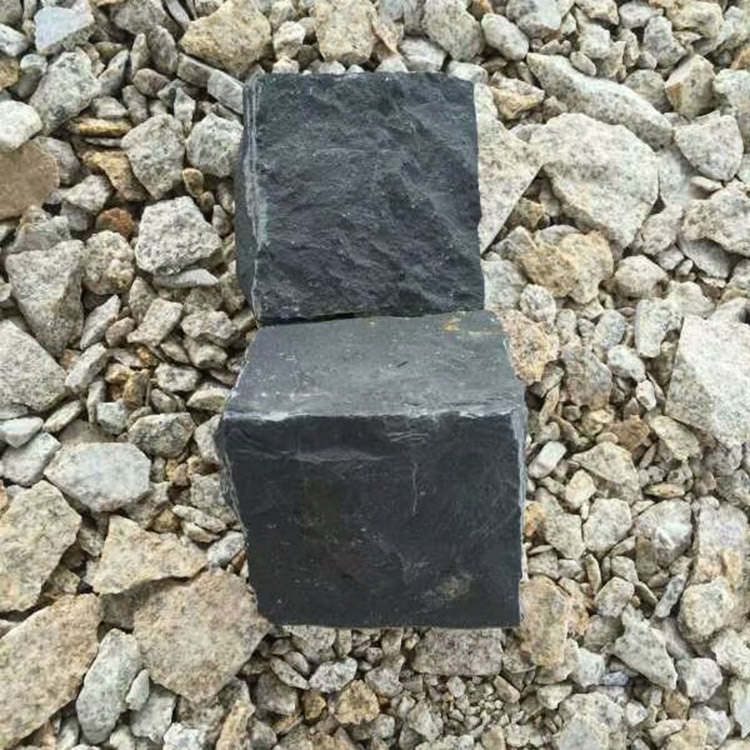 2022-01 Black basalt natural cubic 10x10x10